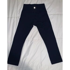 Lululemon navy blue high waisted crop leggings